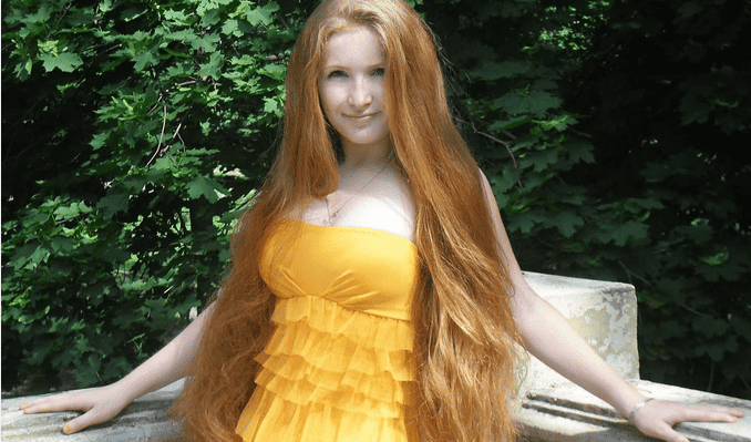 schlampe mit langen roten haaren